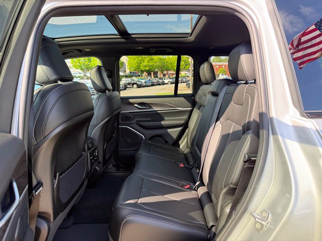 New 2026 Jeep Grand Cherokee Limited w/ Trailer Tow Package AWD/4WD image 26