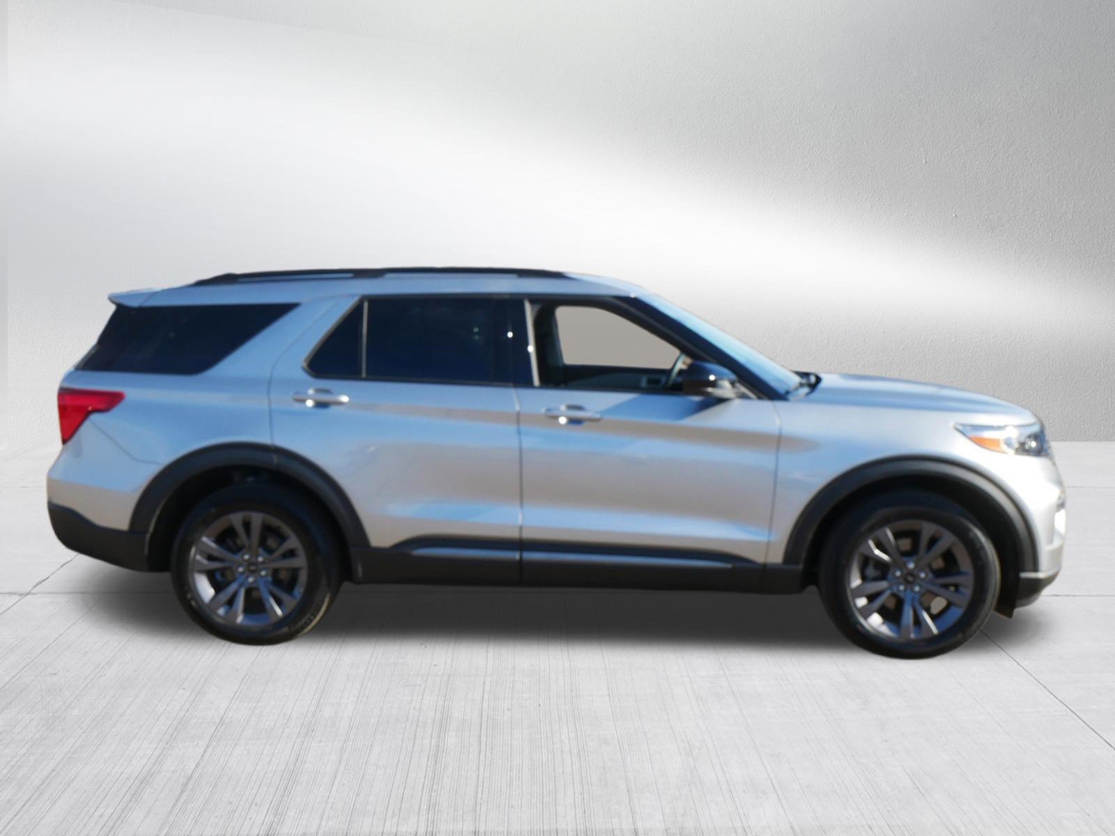 Certified 2024 Ford Explorer XLT w/ Equipment Group 202A AWD/4WD image 8