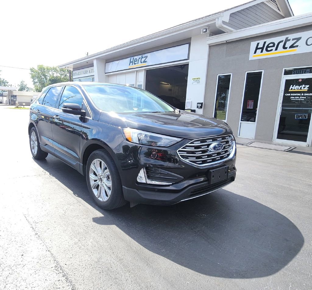 Used 2023 Ford Edge Titanium image 2