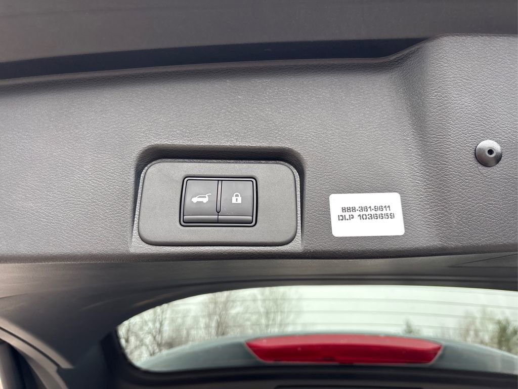 Used 2025 Nissan Rogue SV image 14