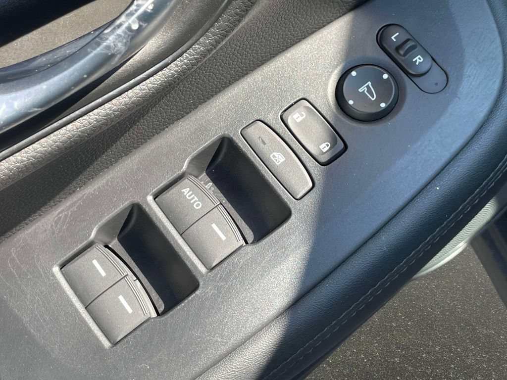 Used 2023 Honda HR-V LX image 17