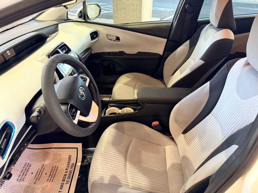 Used 2017 Toyota Prius Three w/ Advanced Technology Package image 6