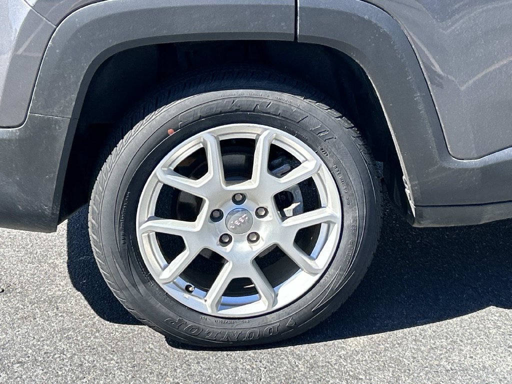 Used 2020 Jeep Renegade Latitude FWD image 9