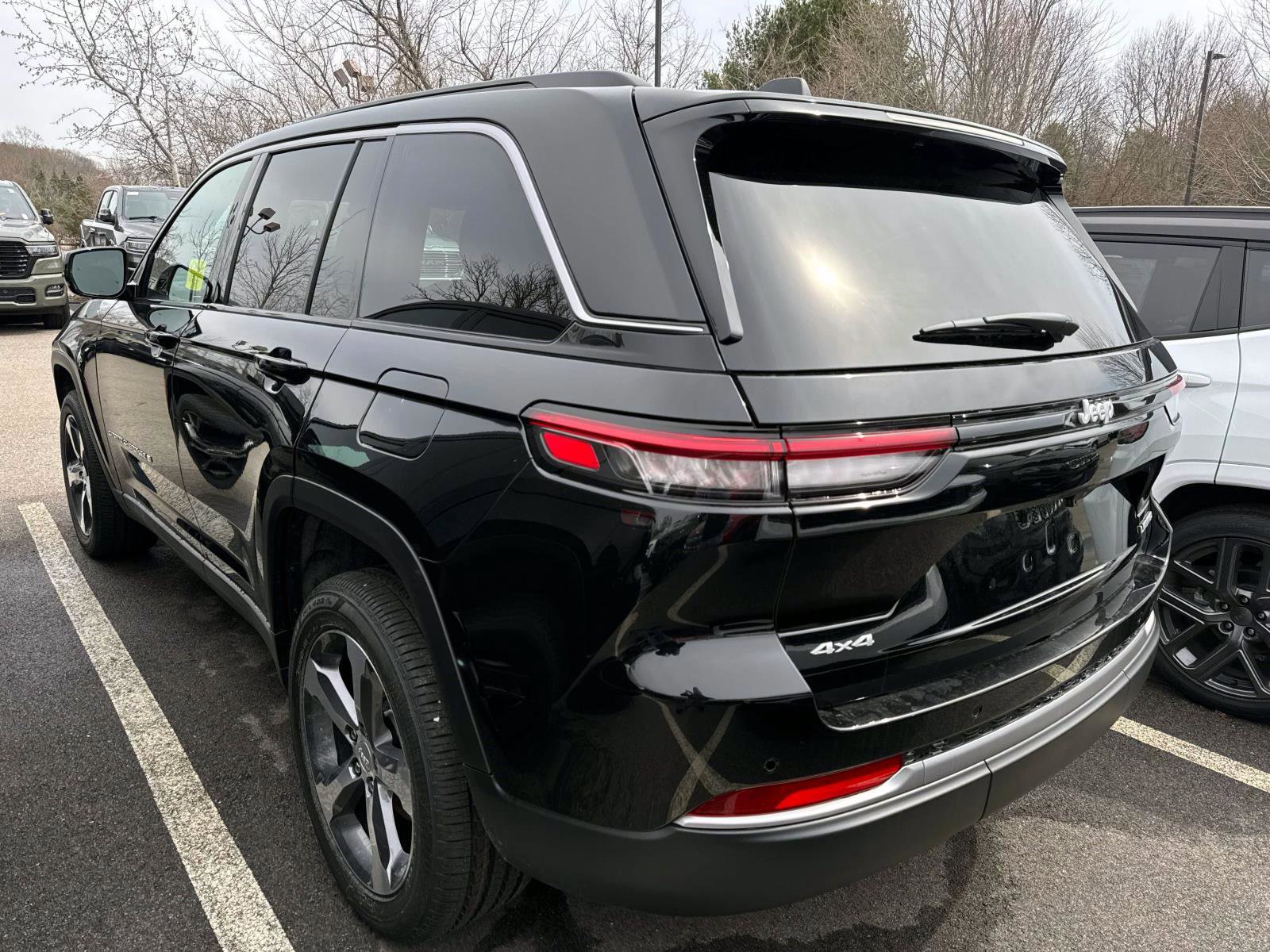 New 2026 Jeep Grand Cherokee Limited AWD/4WD image 3