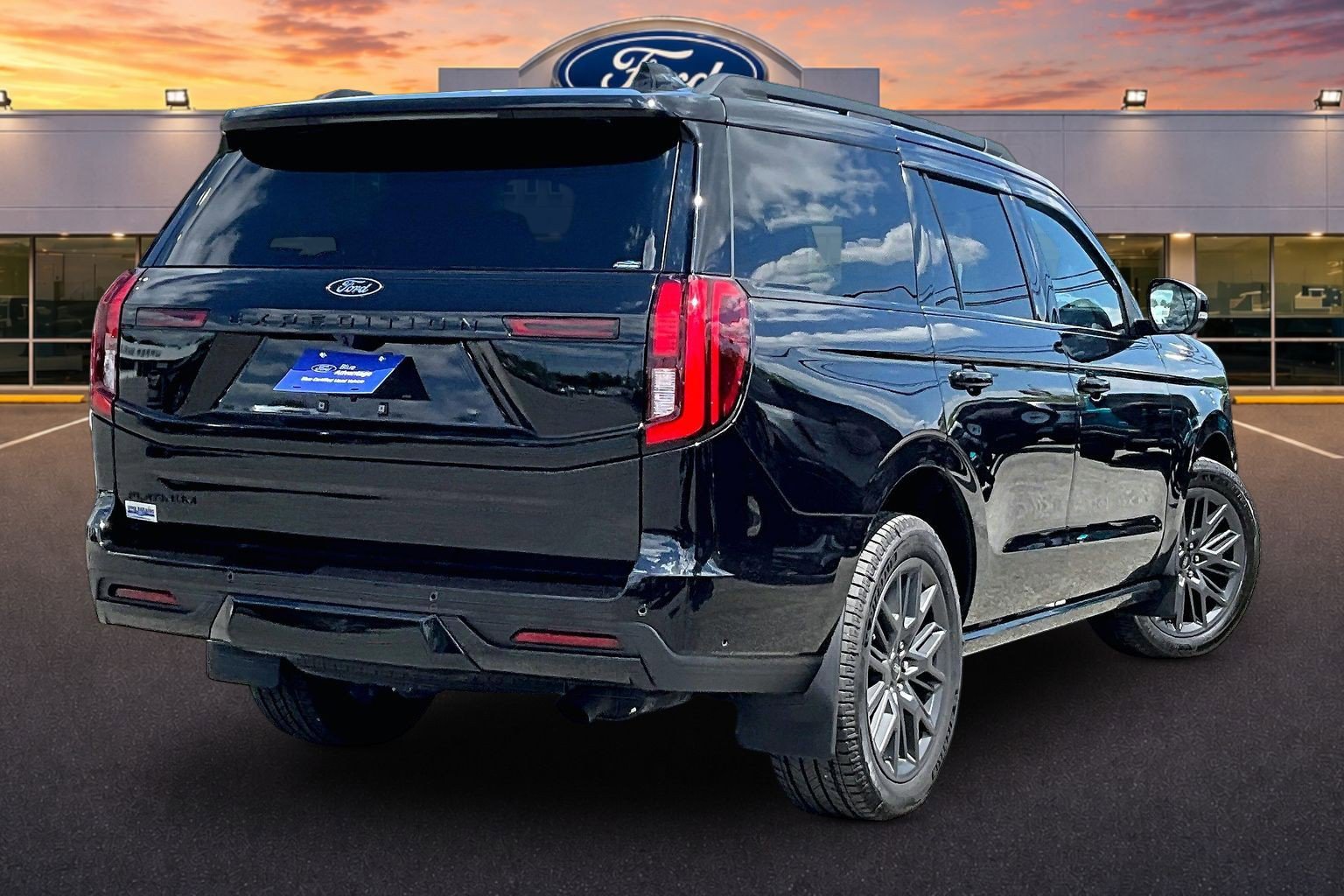 Certified 2025 Ford Expedition Platinum w/ Stealth Performance Package AWD/4WD image 13
