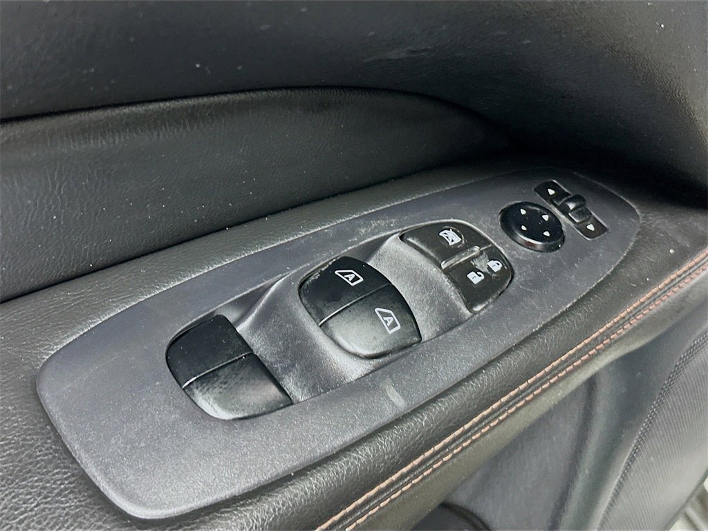 Used 2020 Nissan Pathfinder SL image 16