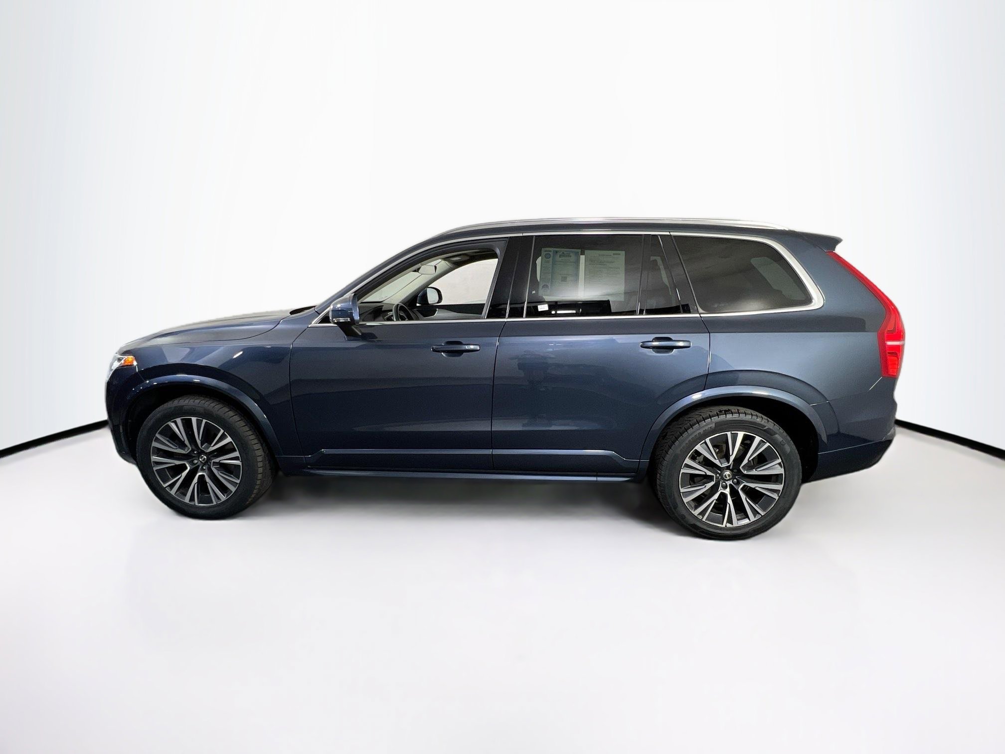 Used 2022 Volvo XC90 T5 Momentum w/ Climate Package image 8