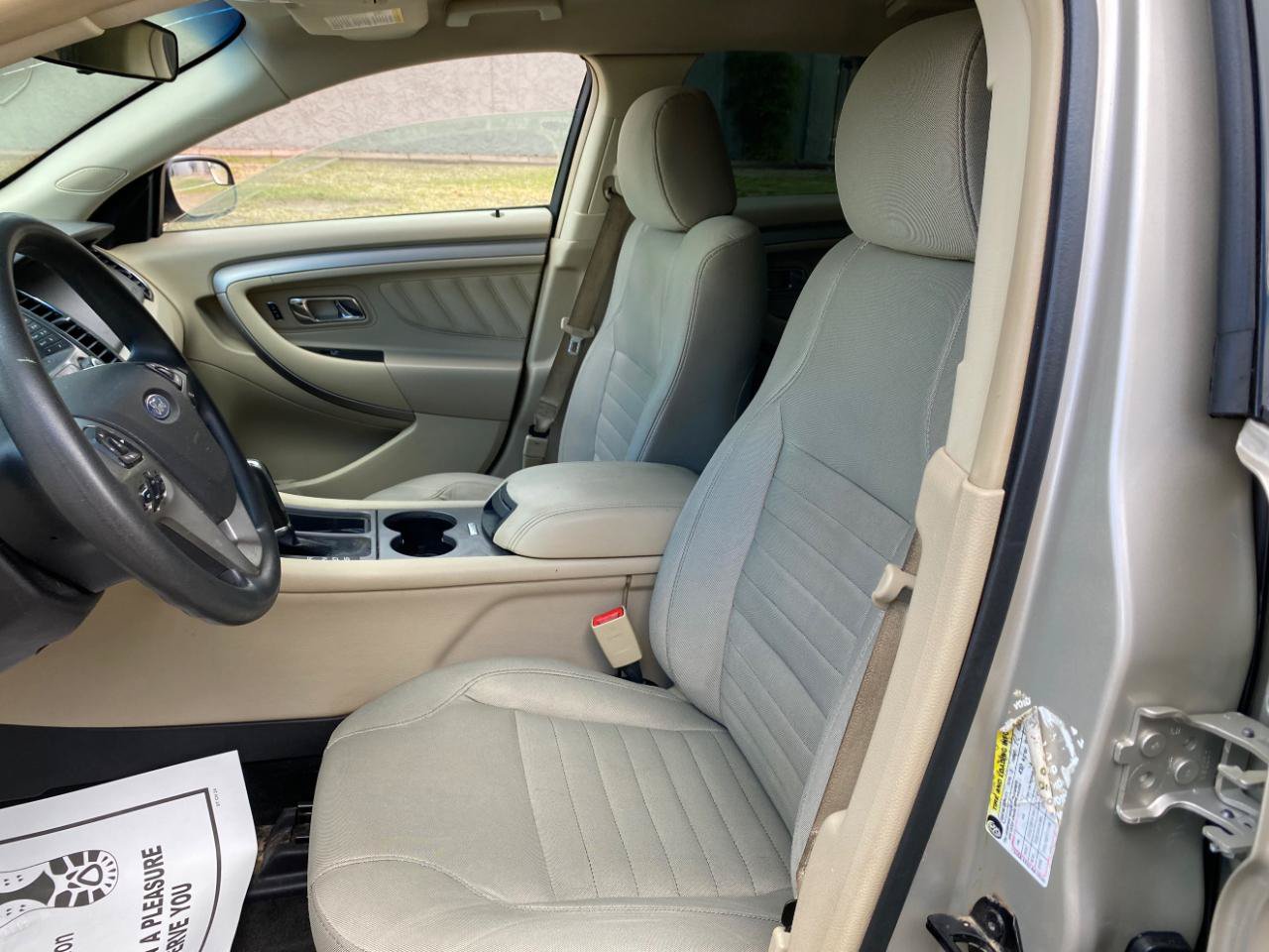Used 2018 Ford Taurus SE FWD image 32