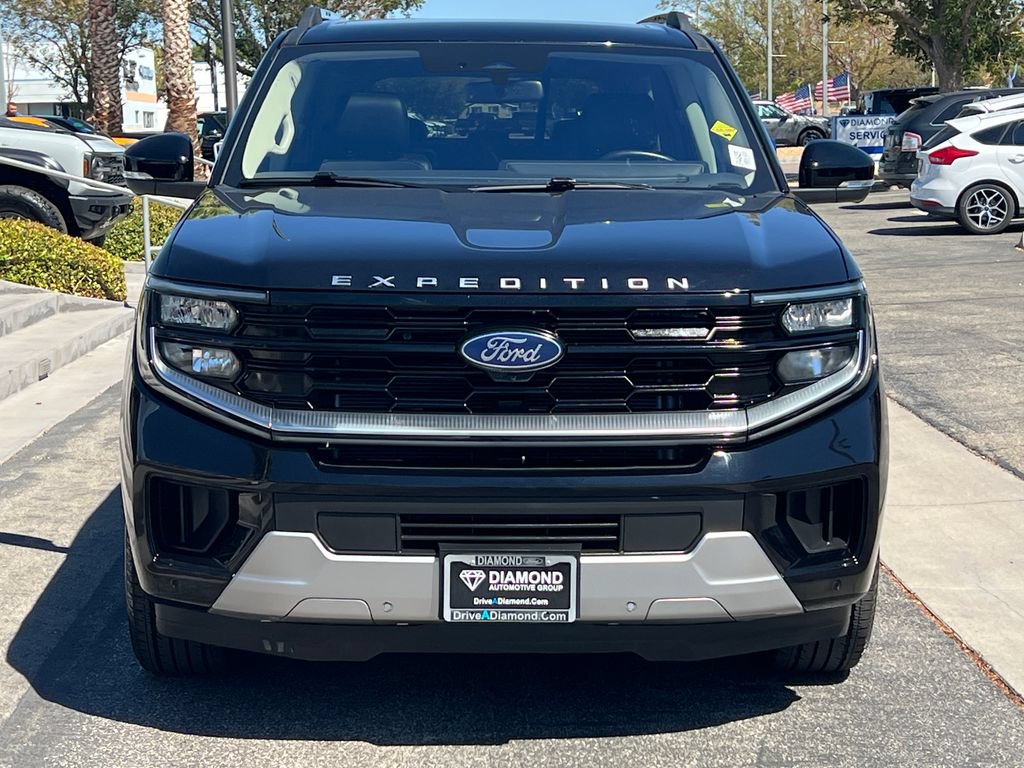 Used 2025 Ford Expedition Platinum w/ Driver's Package AWD/4WD image 12