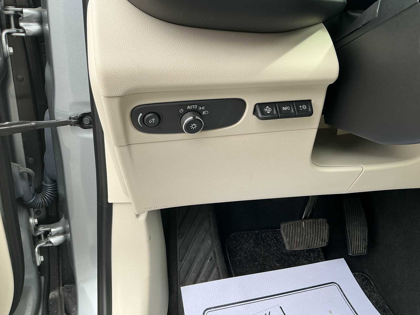 Used 2023 Buick Envision Avenir image 22