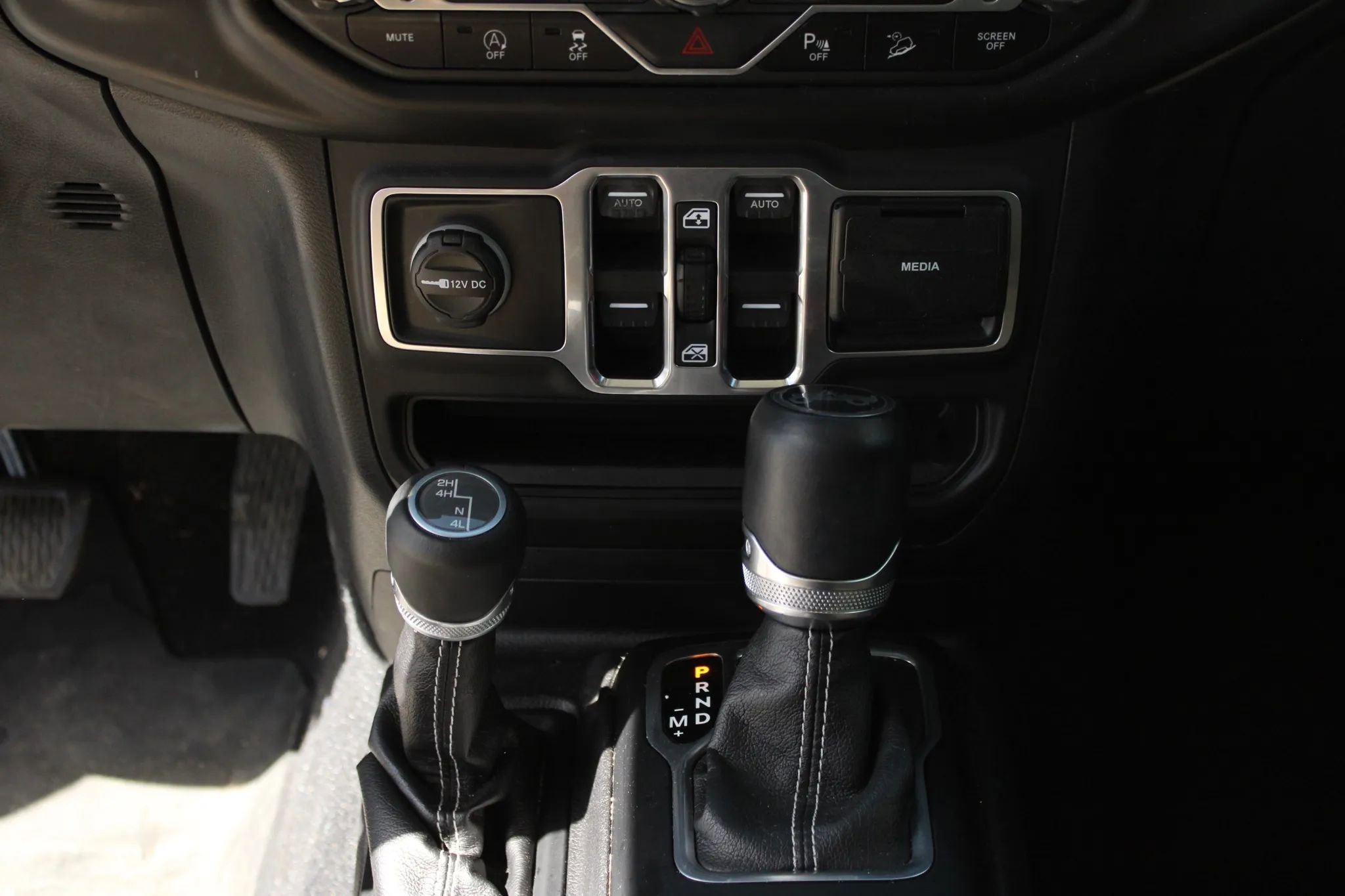 Used 2018 Jeep Wrangler Unlimited Sahara image 19