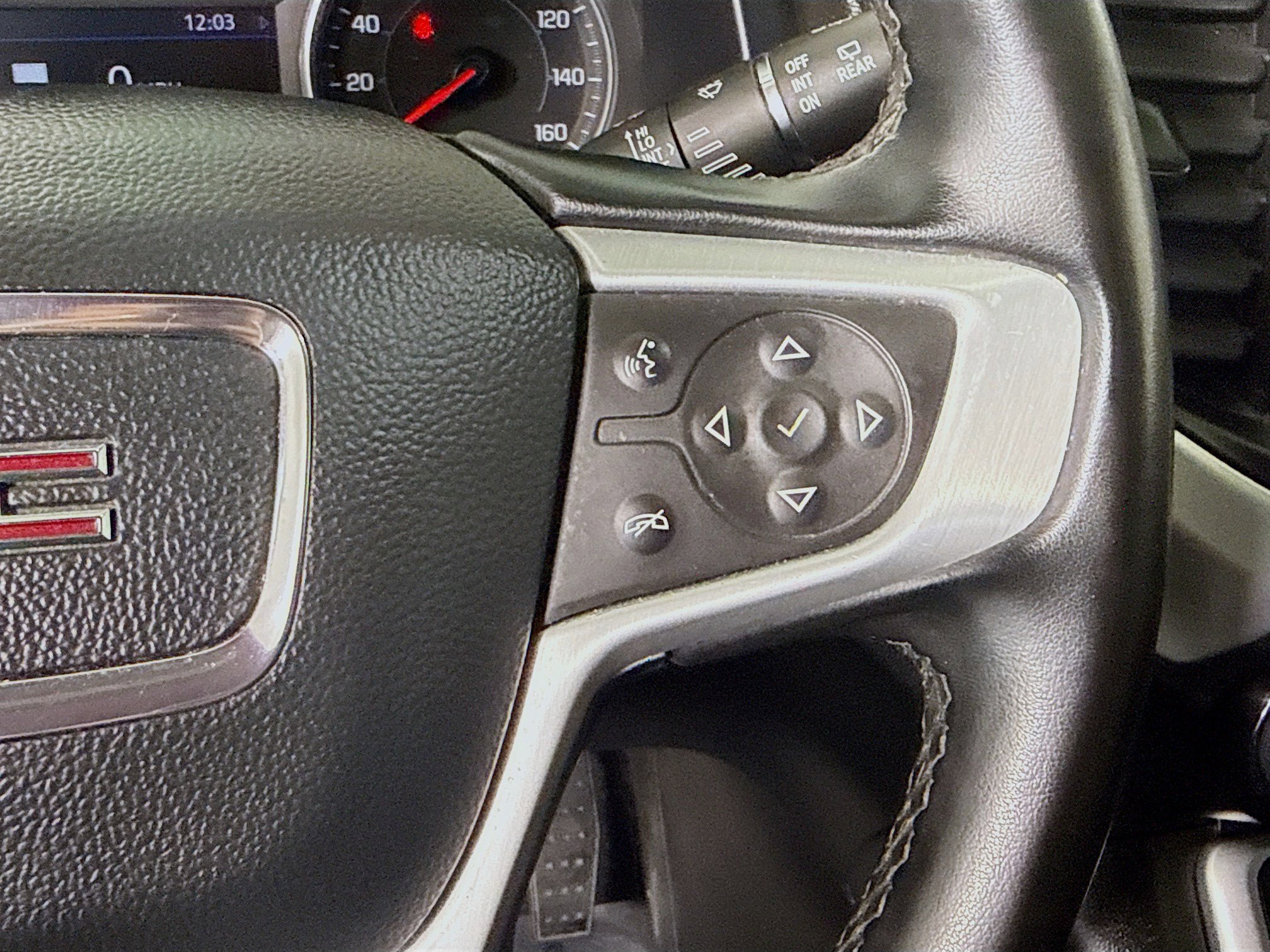 Used 2023 GMC Acadia SLT image 15