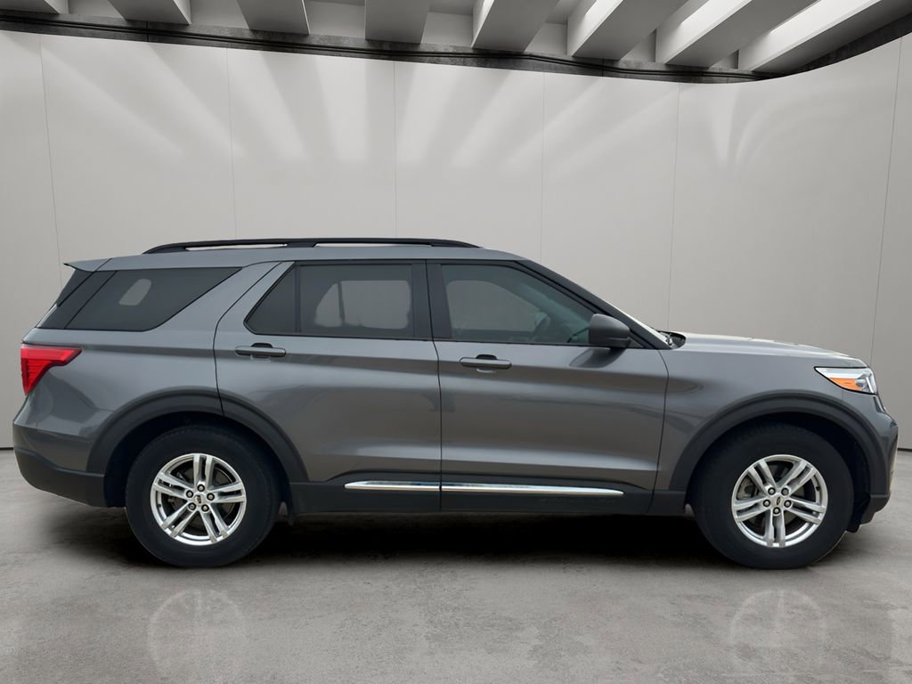 Used 2024 Ford Explorer XLT image 5