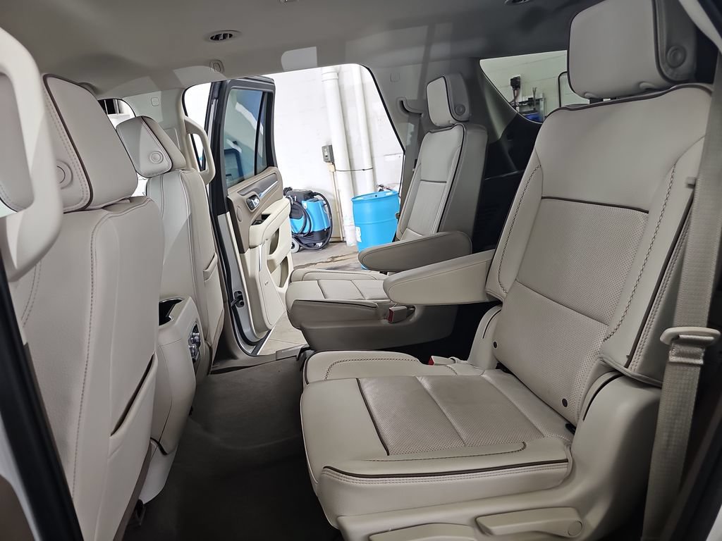Used 2023 GMC Yukon Denali AWD/4WD image 15
