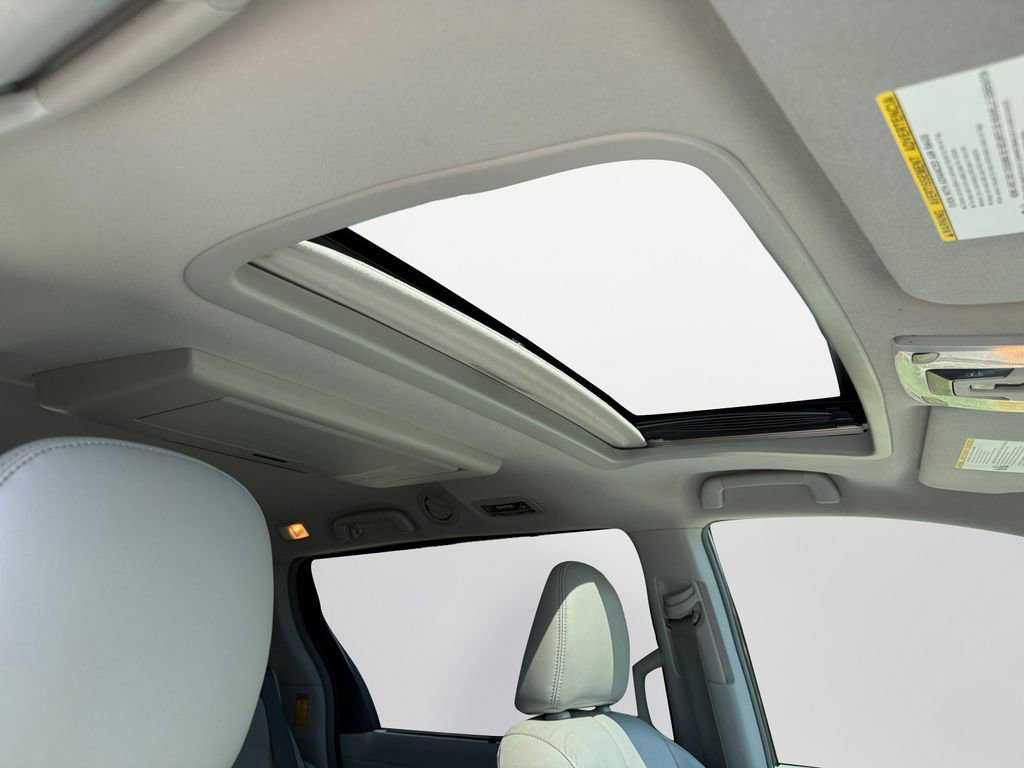 Used 2014 Toyota Sienna XLE w/ Entertainment Package image 17