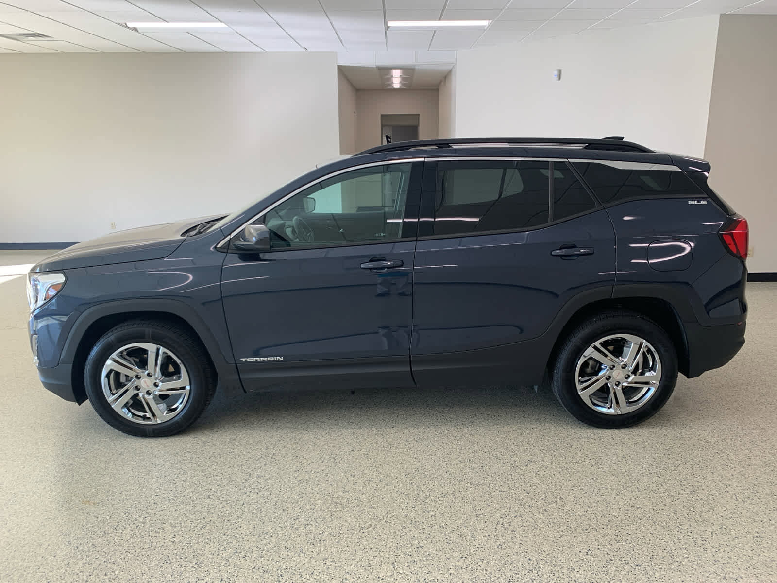 Used 2018 GMC Terrain SLE w/ Driver Convenience Package image 10