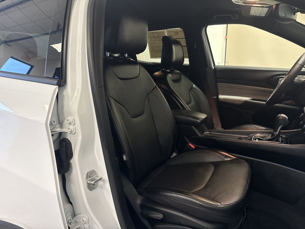 Used 2023 Jeep Compass Latitude image 30