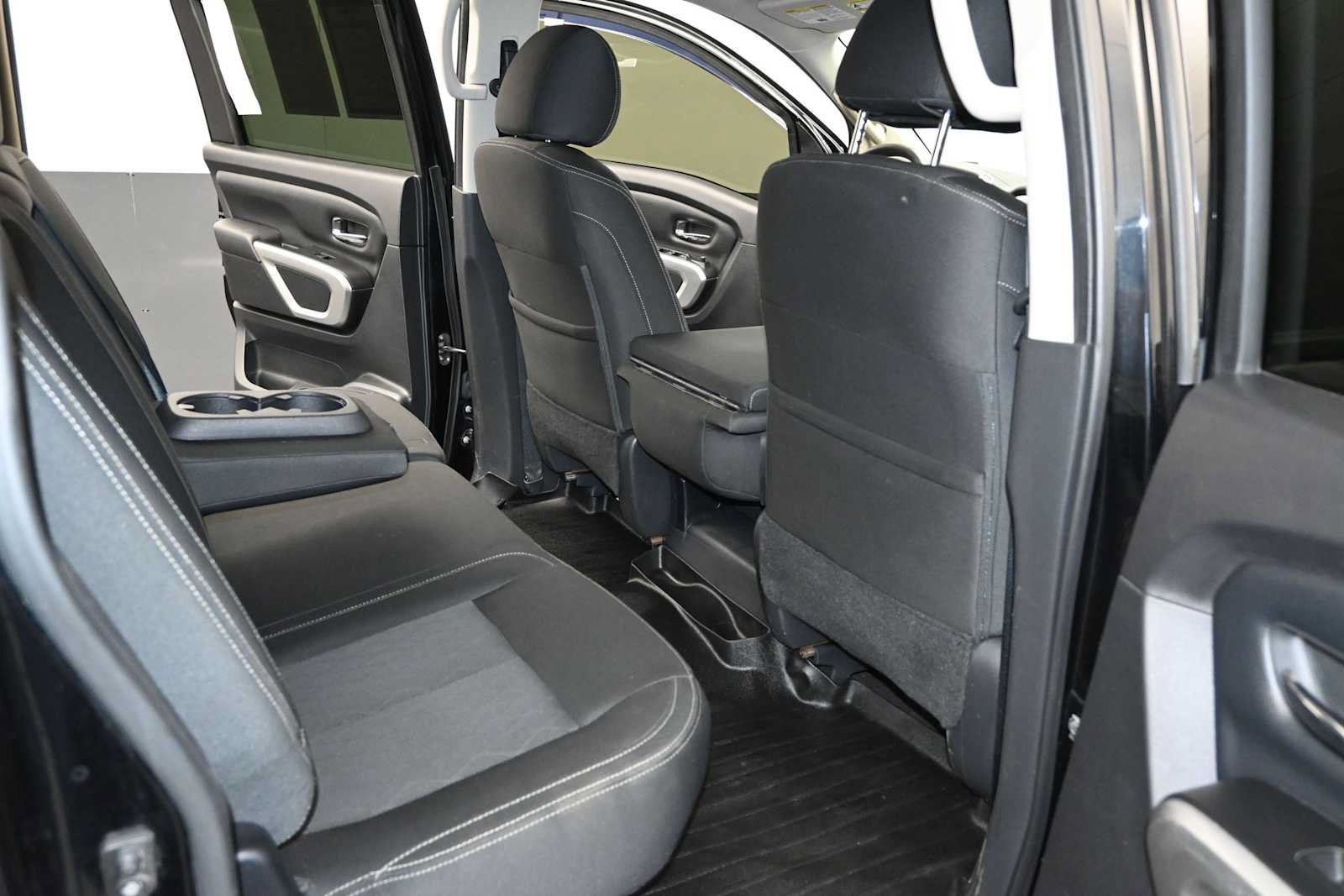 Used 2017 Nissan Titan SV AWD/4WD image 23