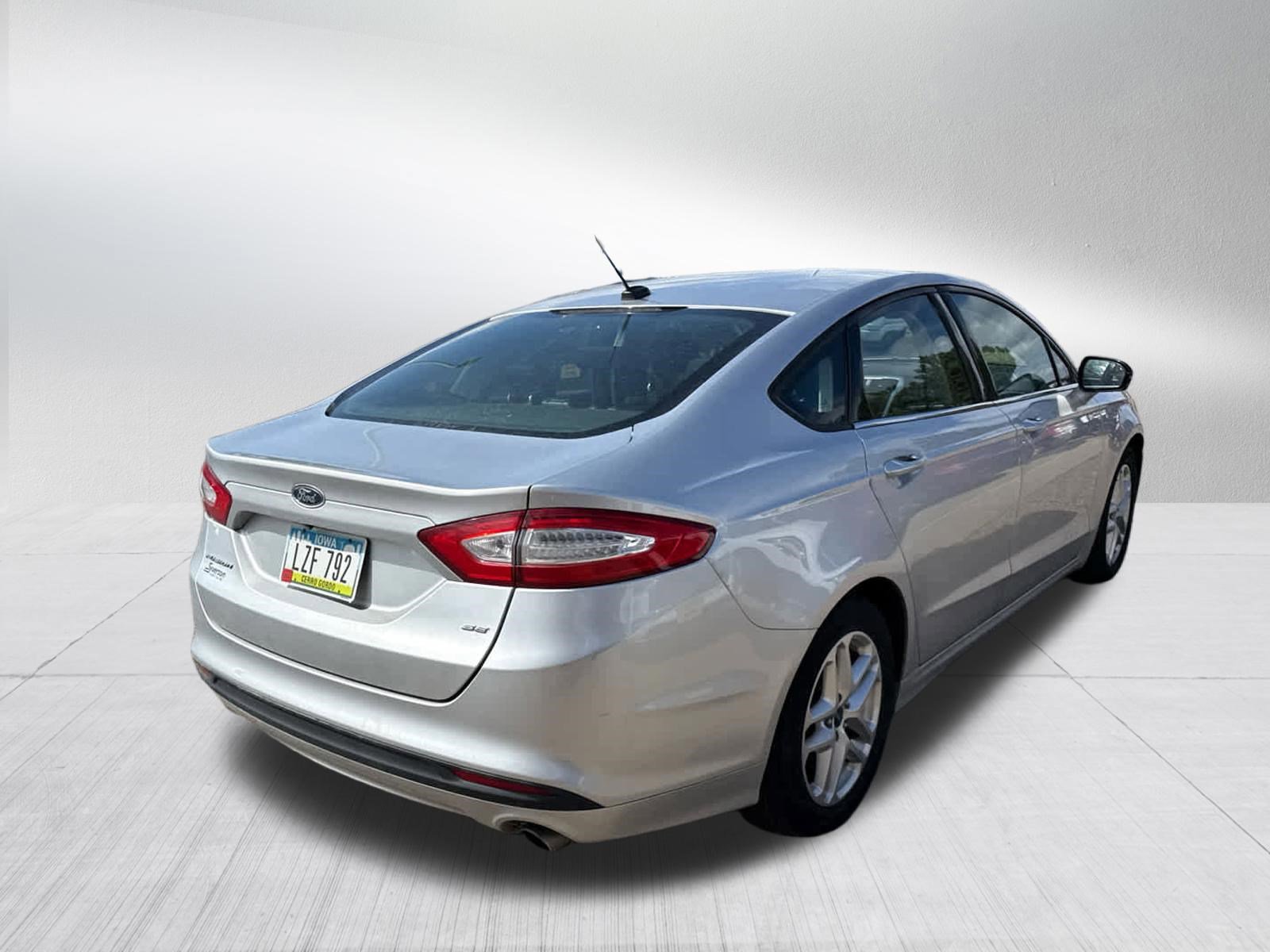 Used 2013 Ford Fusion SE FWD image 7