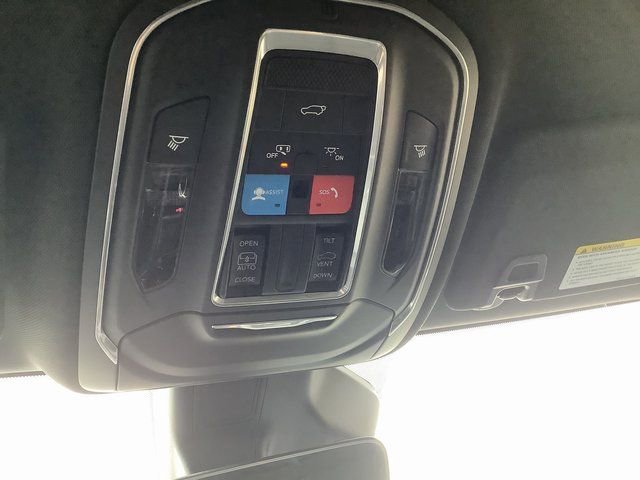 New 2025 Jeep Grand Cherokee Altitude image 20