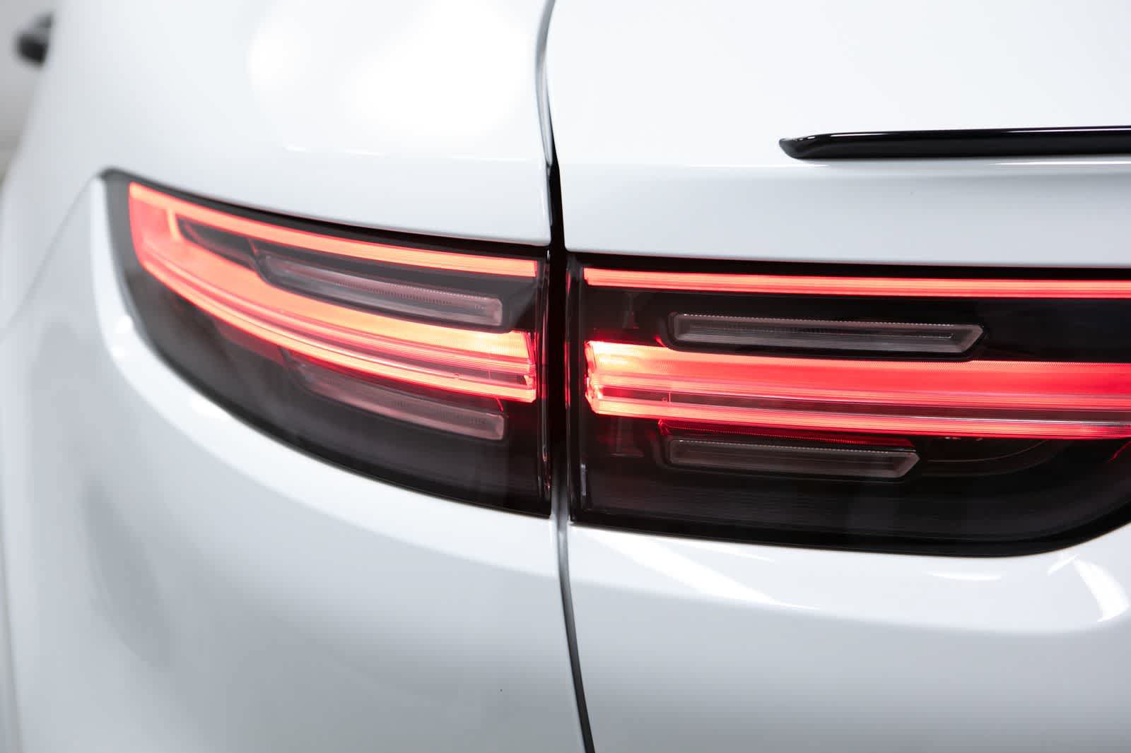 Certified 2023 Porsche Cayenne Platinum Edition AWD/4WD image 18