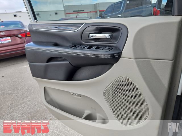 Used 2019 Dodge Grand Caravan SXT image 17