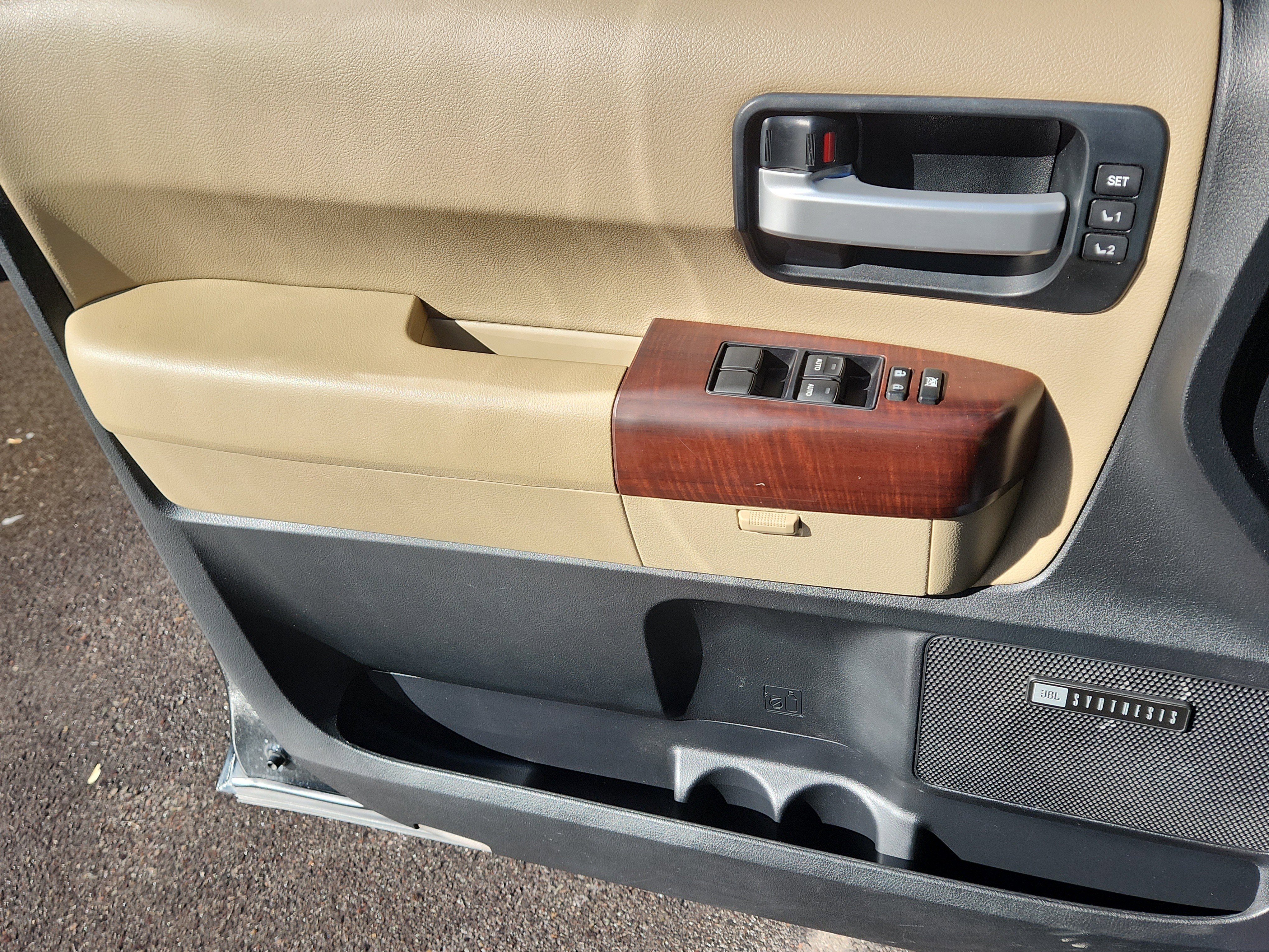 Used 2012 Toyota Sequoia Platinum image 6