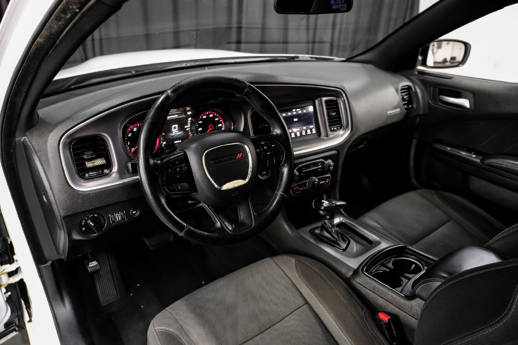 Used 2020 Dodge Charger SXT RWD image 3