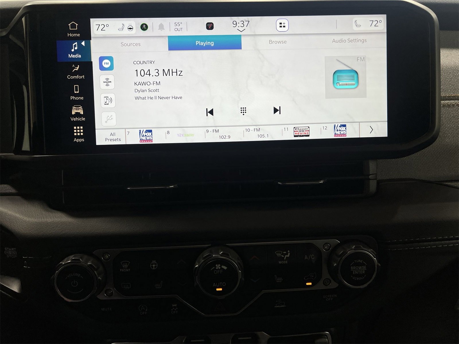 Used 2024 Jeep Wrangler Sahara image 16