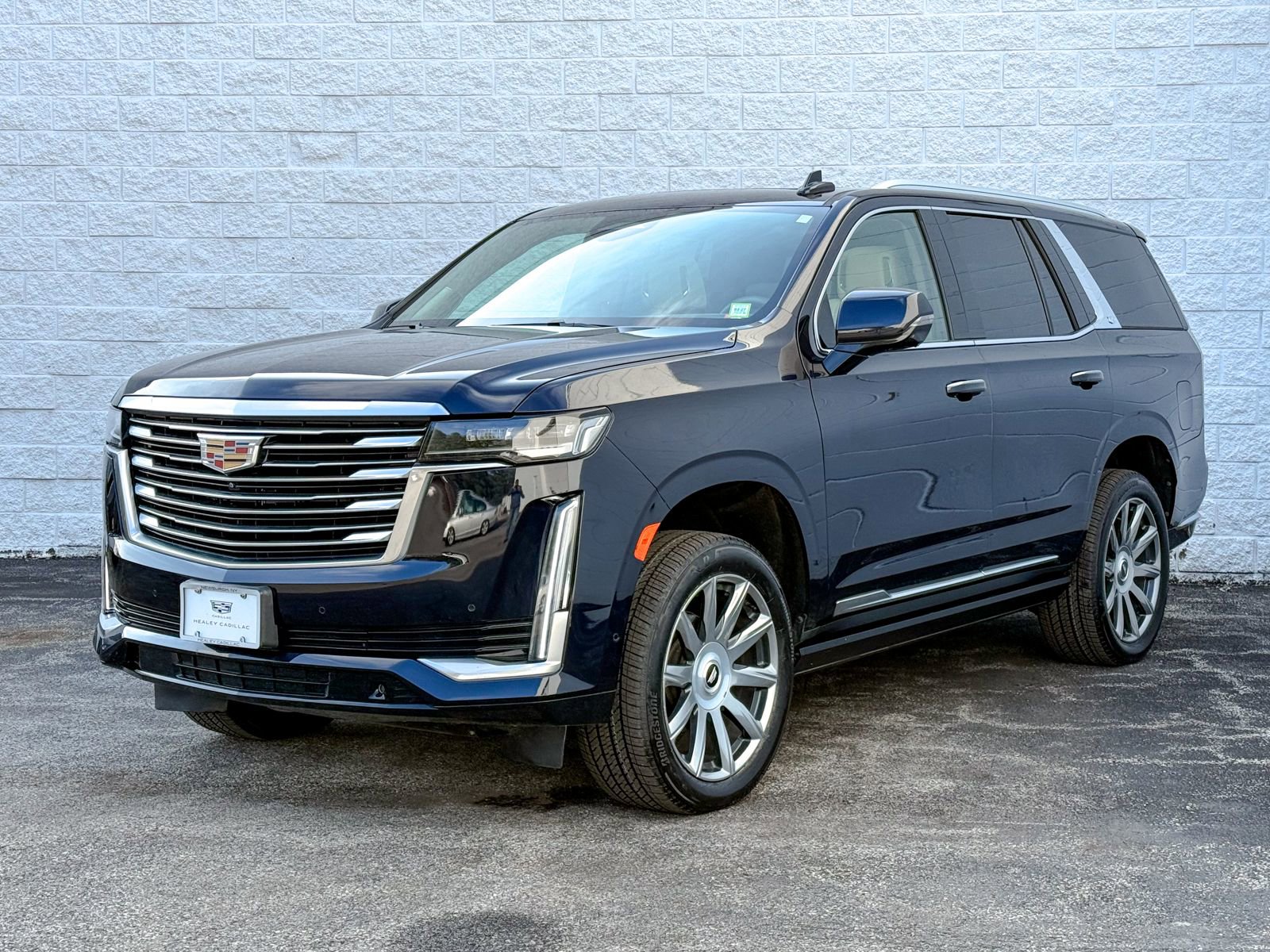 Used 2021 Cadillac Escalade Premium Luxury Platinum image 3