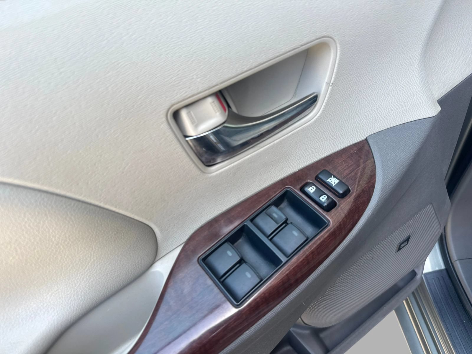 Used 2011 Toyota Sienna XLE w/ XLE Navigation Pkg FWD image 13