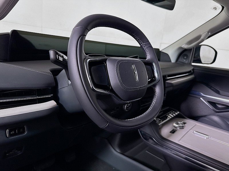 New 2025 Lincoln Navigator L Reserve image 9