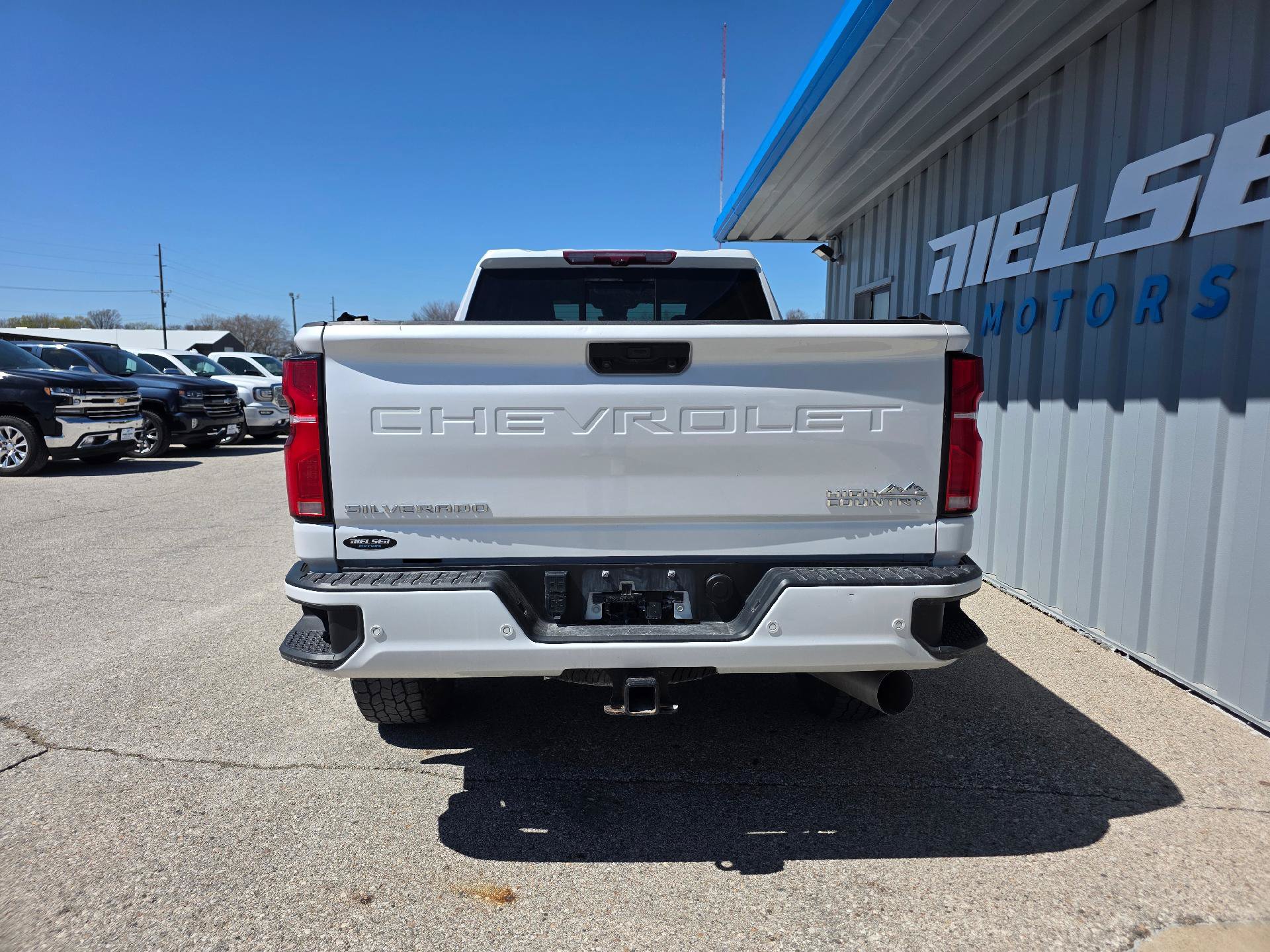 Used 2024 Chevrolet Silverado 2500 High Country w/ Technology Package AWD/4WD image 7