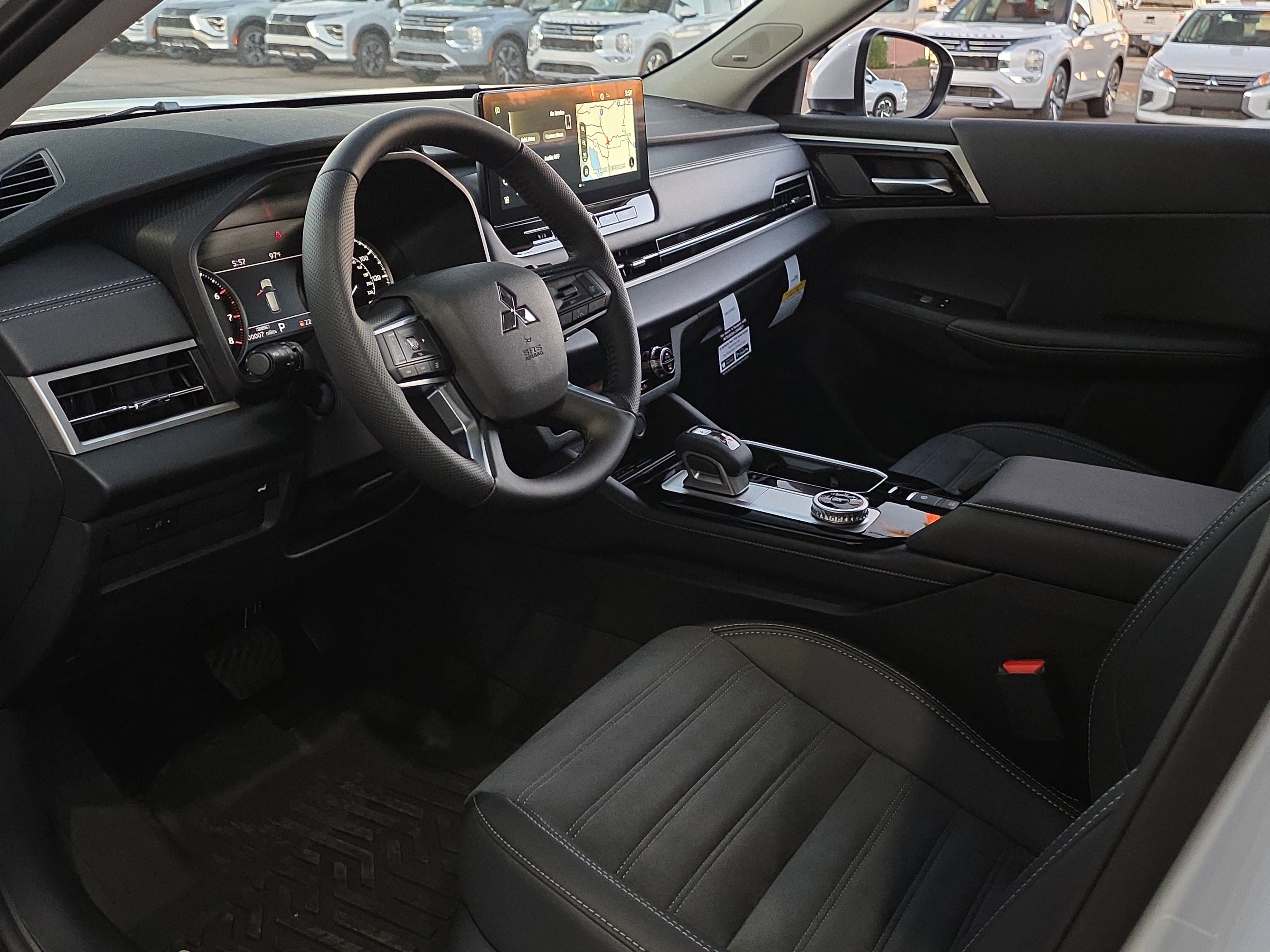 New 2025 Mitsubishi Outlander SE image 9