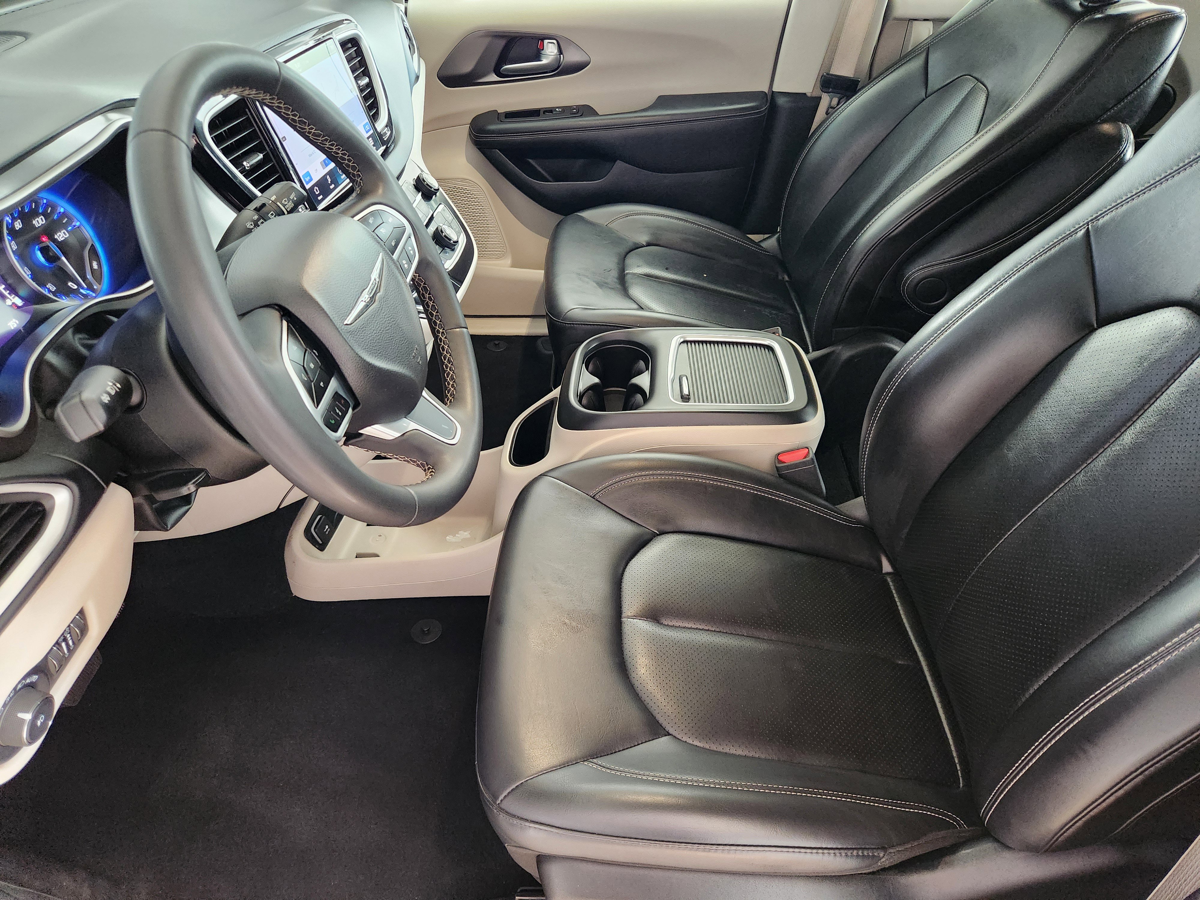 Used 2023 Chrysler Pacifica Touring-L FWD image 14