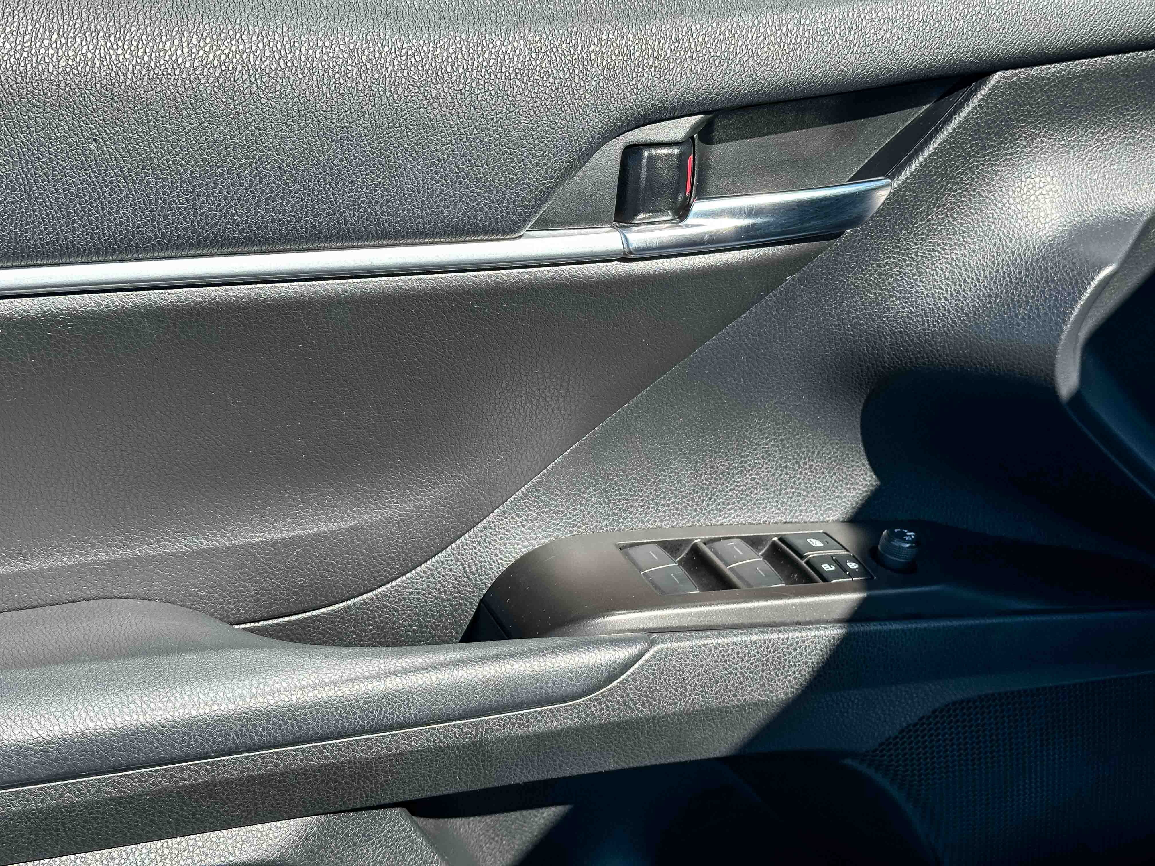 Used 2023 Toyota Camry SE image 16