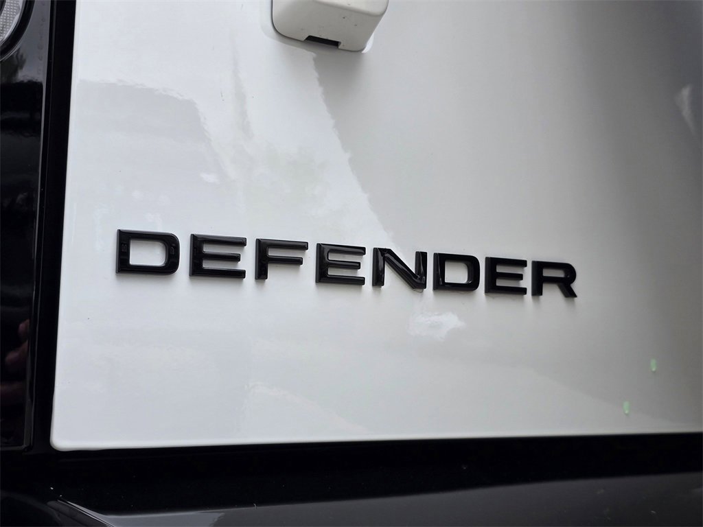 New 2025 Land Rover Defender 90 V8 image 9