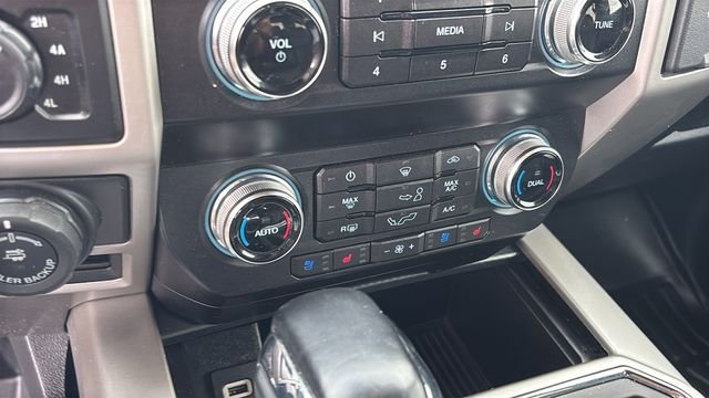 Used 2019 Ford F150 Lariat w/ Equipment Group 502A Luxury AWD/4WD image 19