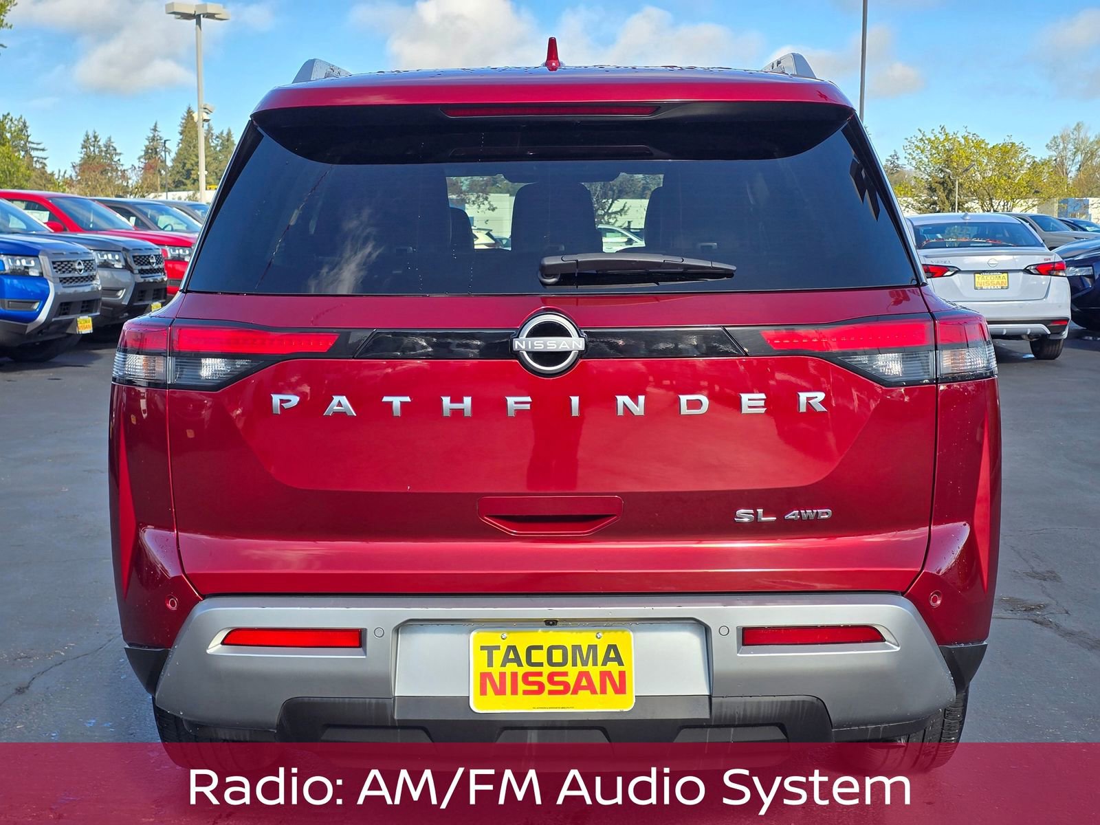 Used 2025 Nissan Pathfinder SL AWD/4WD image 4