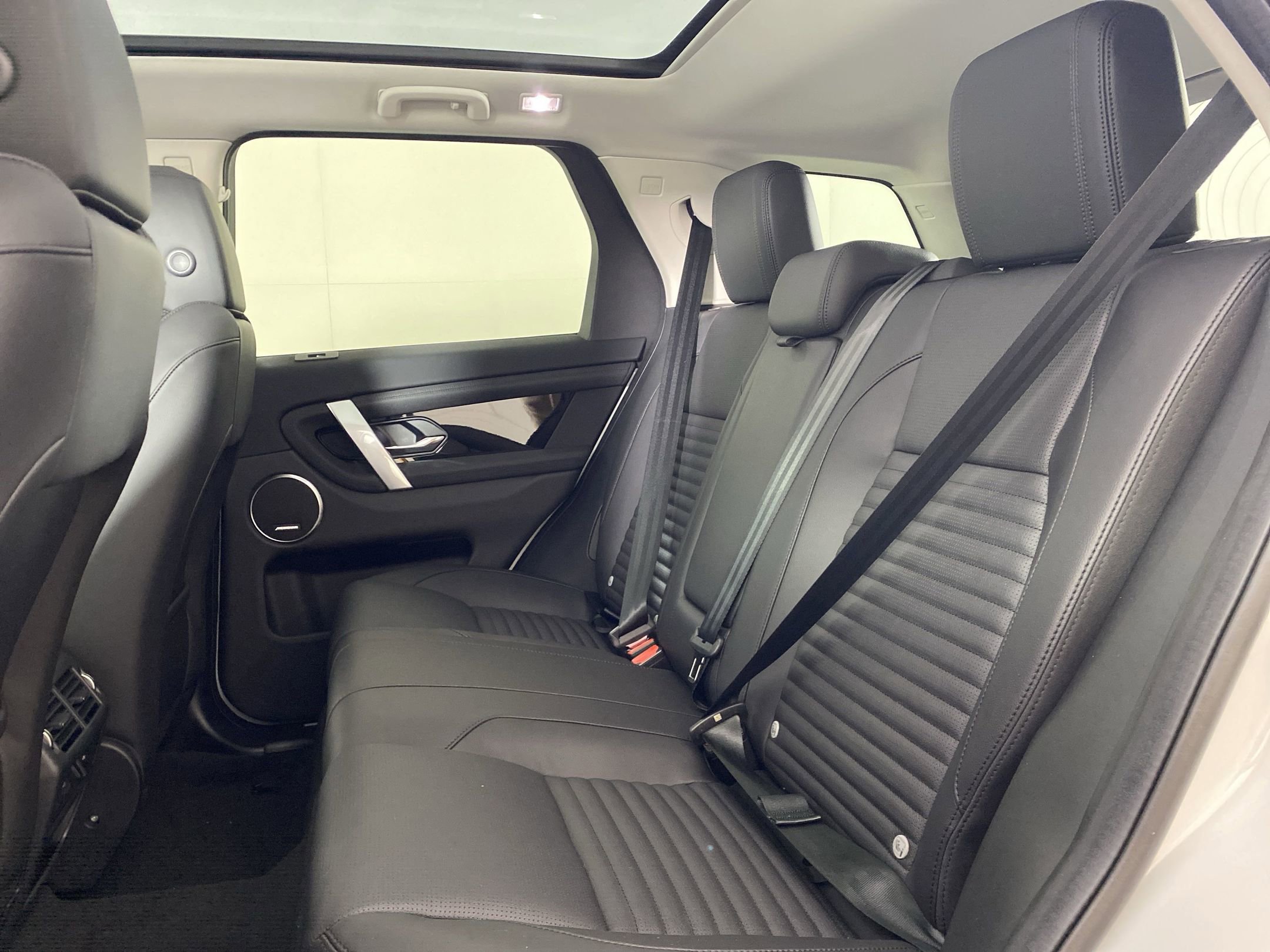 Certified 2025 Land Rover Discovery Sport S image 18