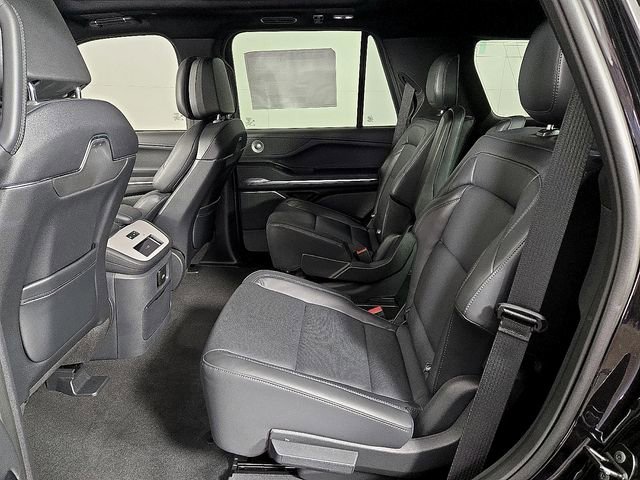 New 2025 Lincoln Navigator Reserve w/ Jet Appearance Package image 9