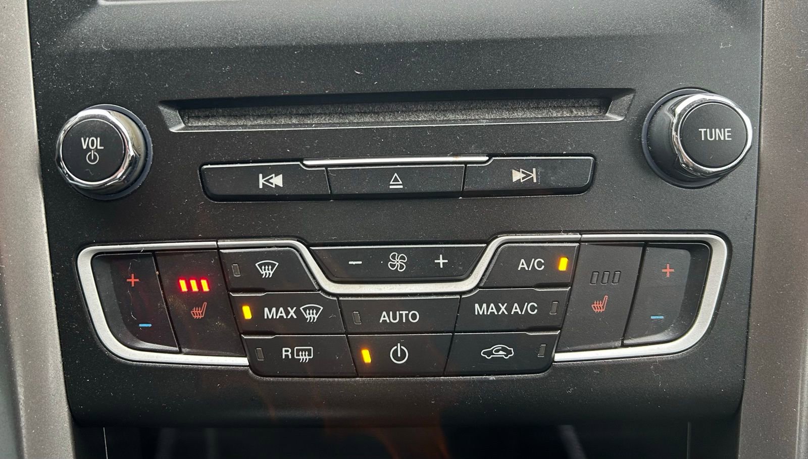 Used 2018 Ford Fusion SE w/ Fusion SE Technology Package image 18