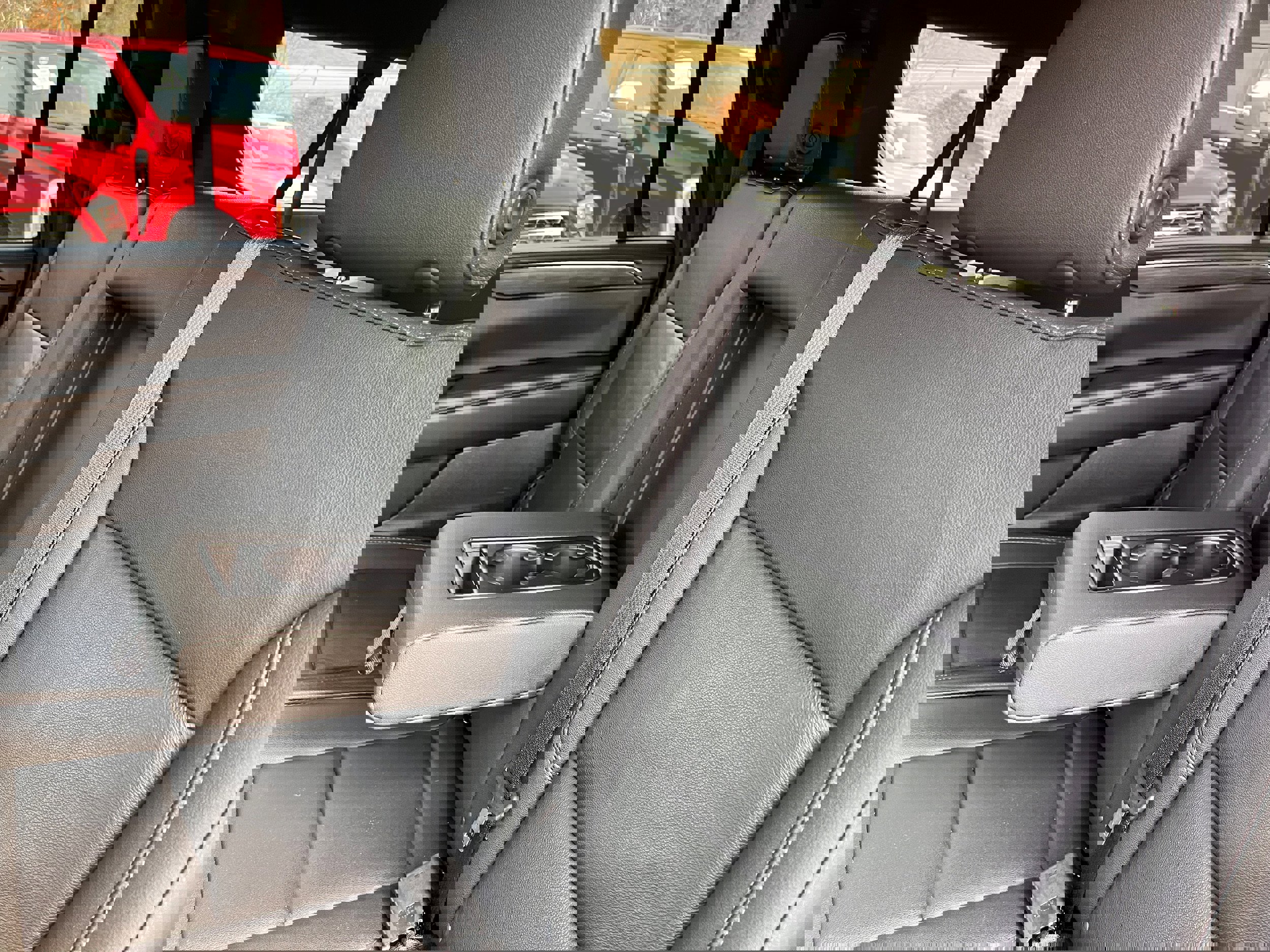 Used 2023 Chevrolet Suburban LT image 12