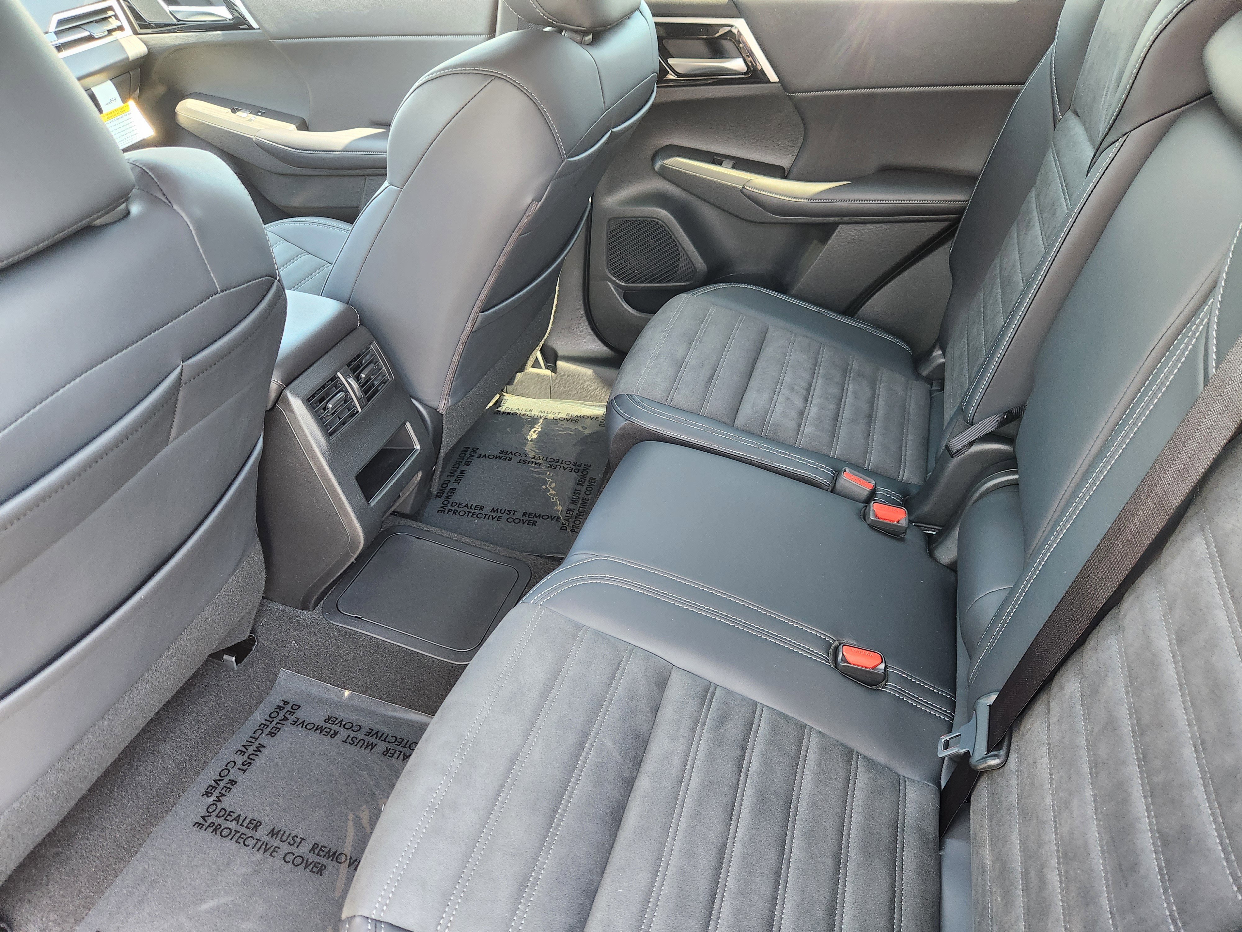 New 2025 Mitsubishi Outlander SE image 9