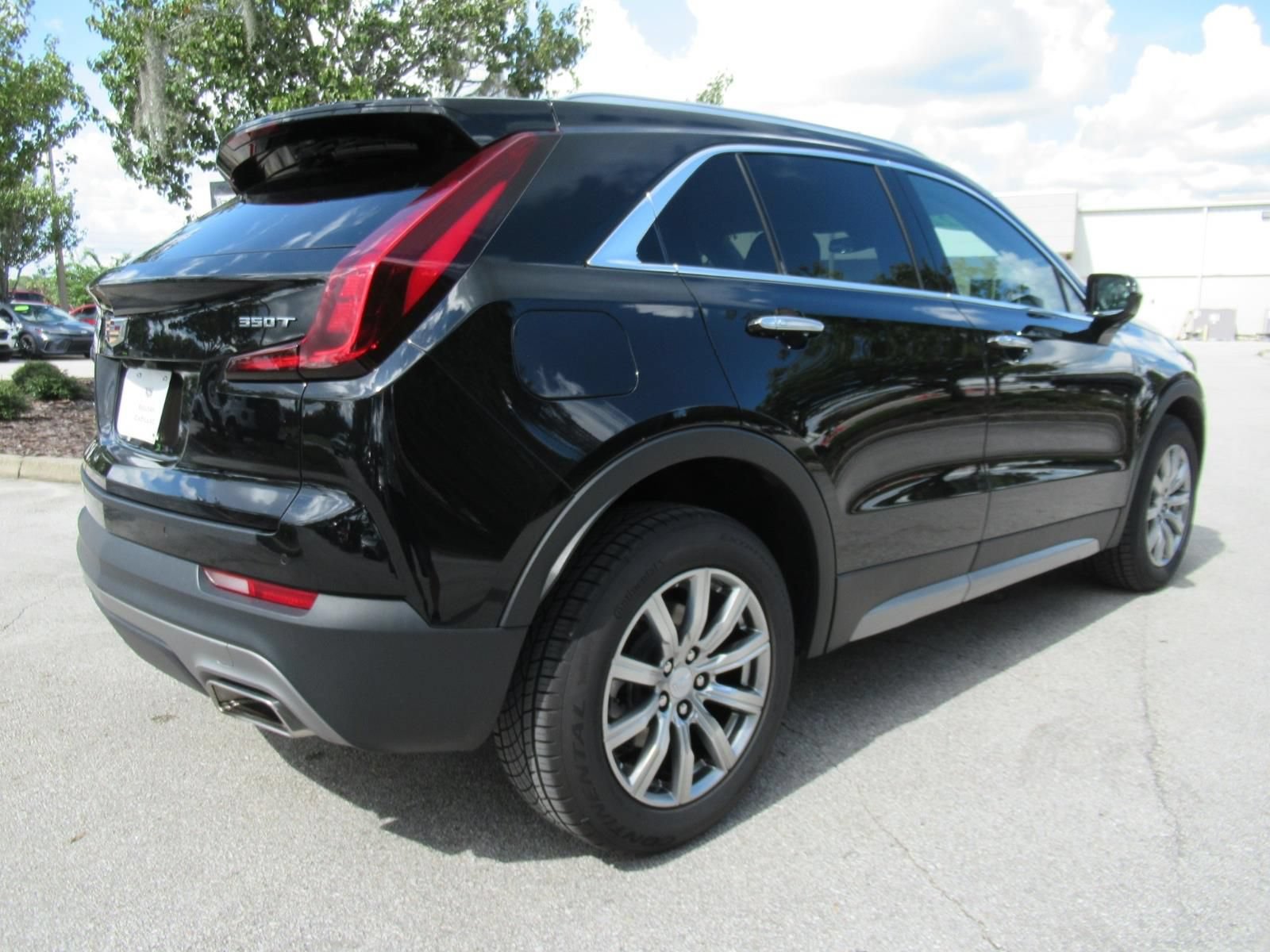 Used 2022 Cadillac XT4 Premium Luxury w/ Safety Alert Package AWD/4WD image 7