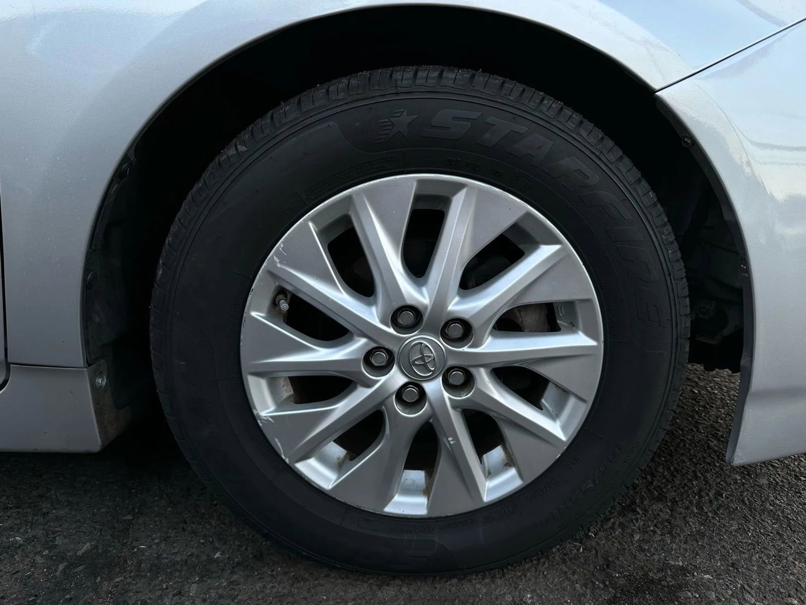 Used 2014 Toyota Prius Plug-In Hybrid image 32