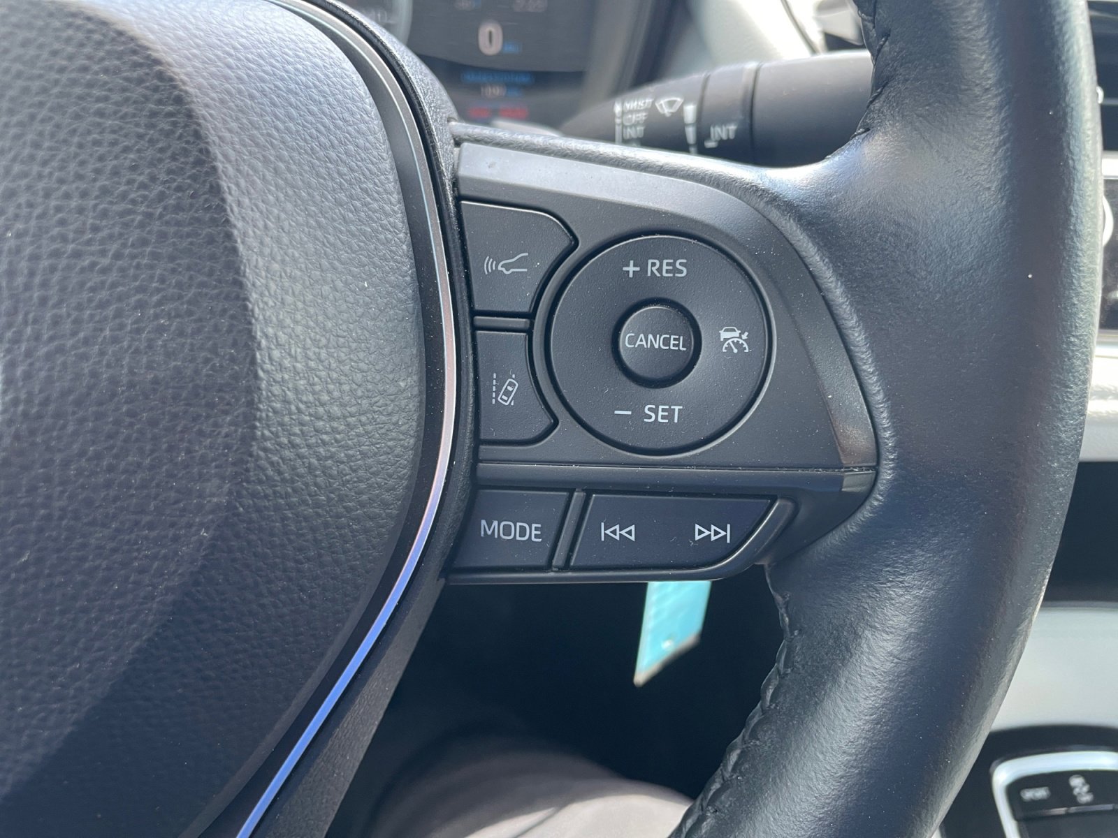 Used 2020 Toyota Corolla SE FWD image 18