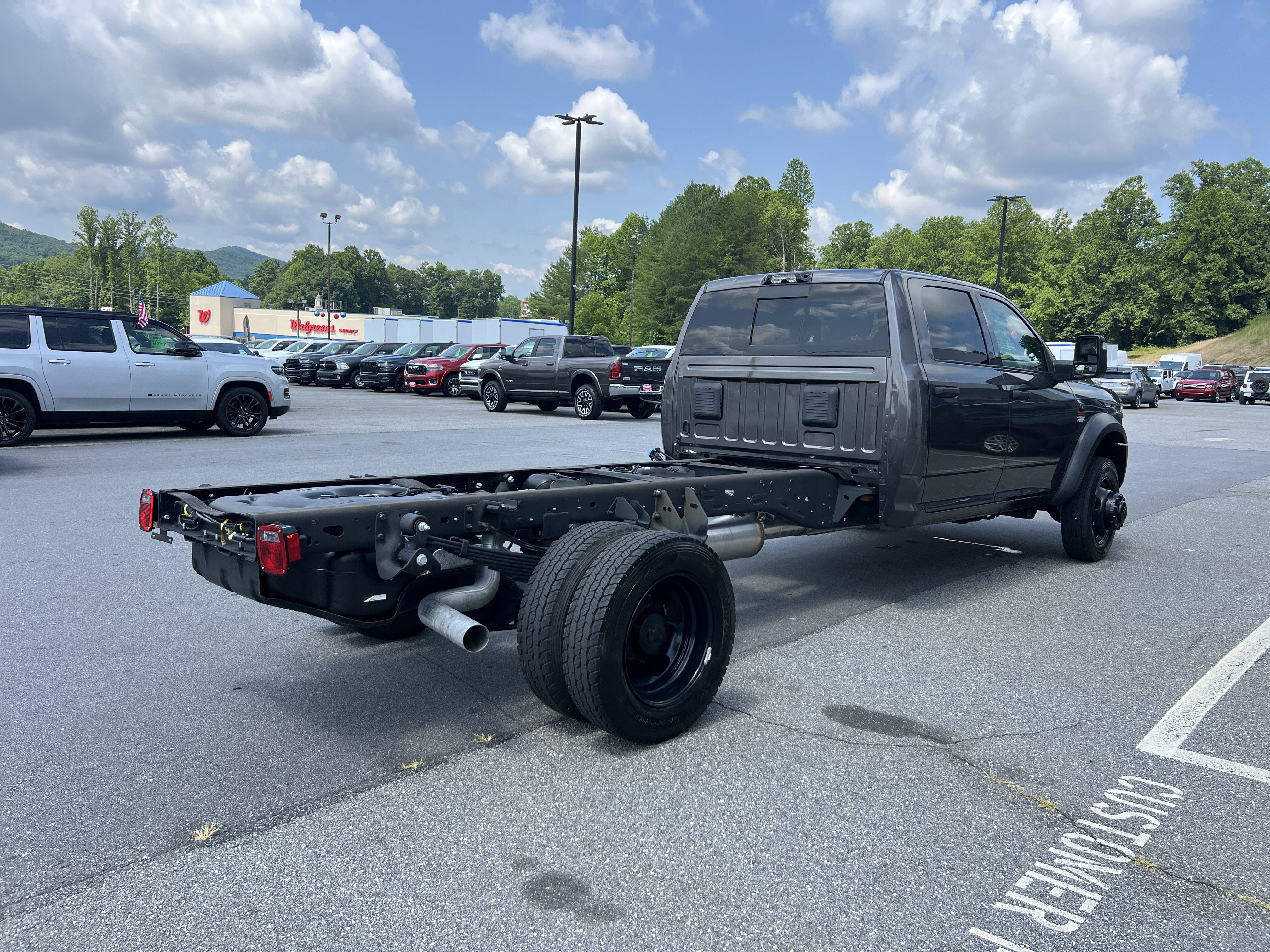 Used 2025 RAM 5500 Tradesman AWD/4WD image 3