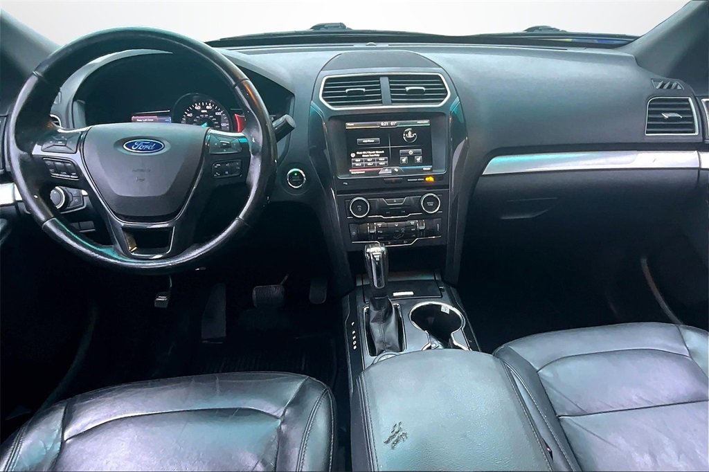 Used 2016 Ford Explorer XLT w/ Equipment Group 202A image 7