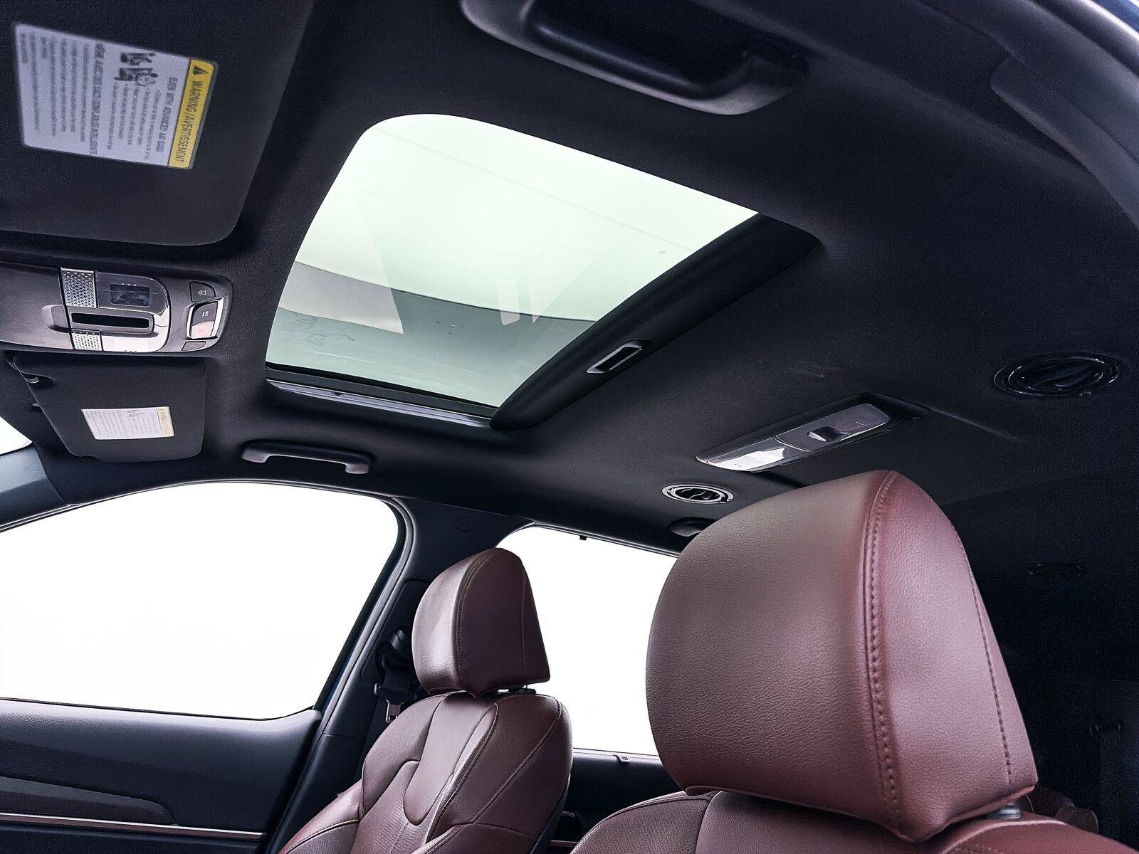 Used 2024 Kia Telluride EX w/ EX Captain's Chair Package FWD image 2